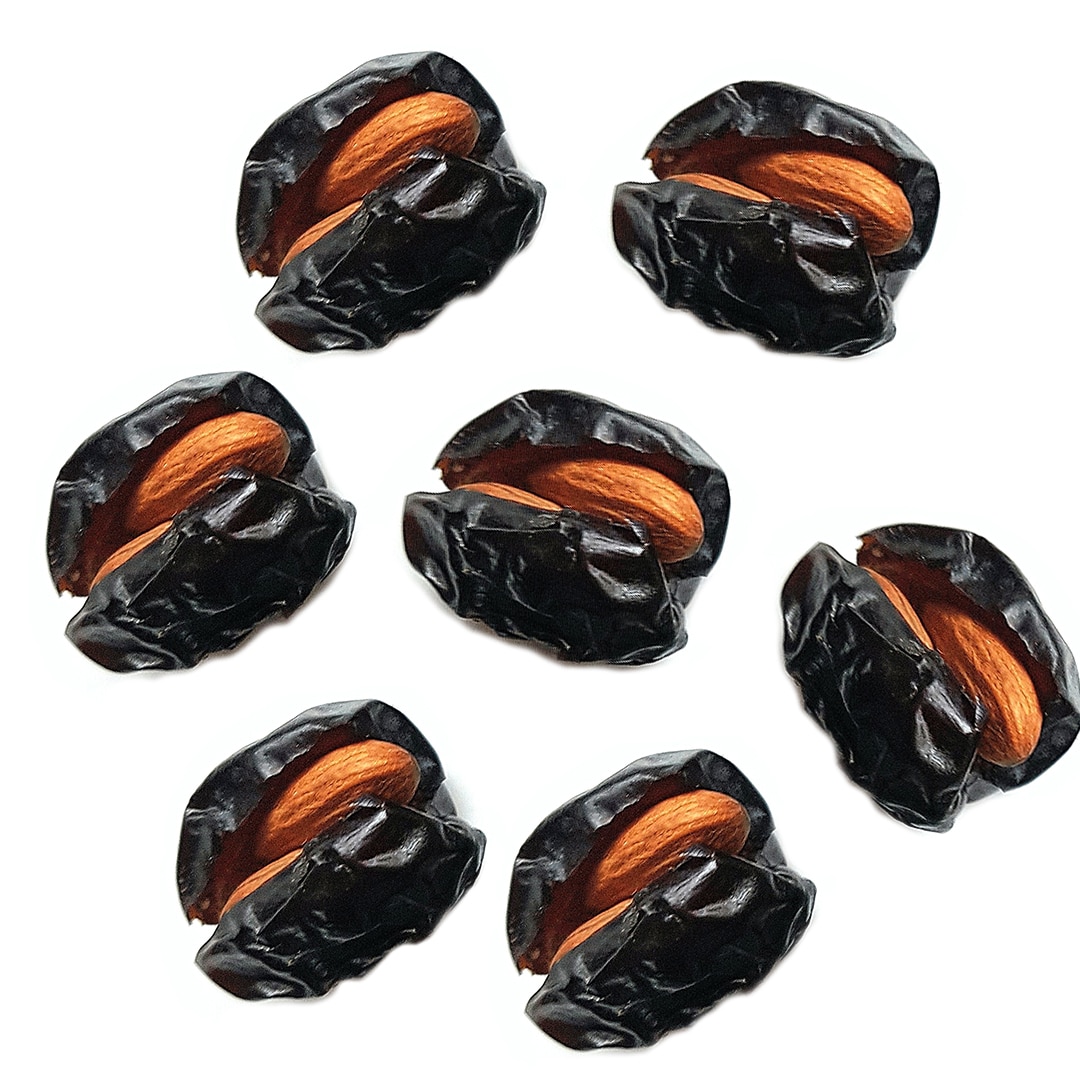 Ajwa dan almond